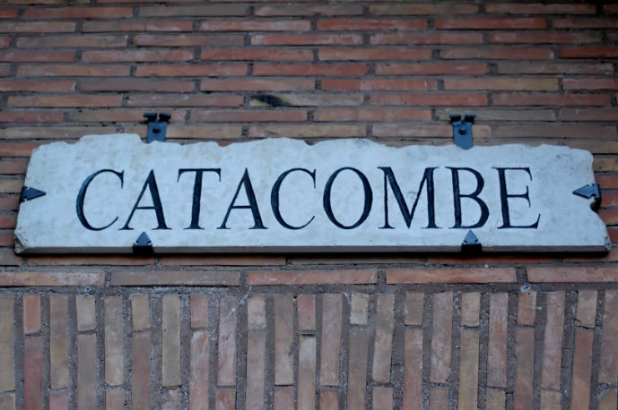 Entrance to one of the catacomb (photo by Sebastian Bergmann on flickr)