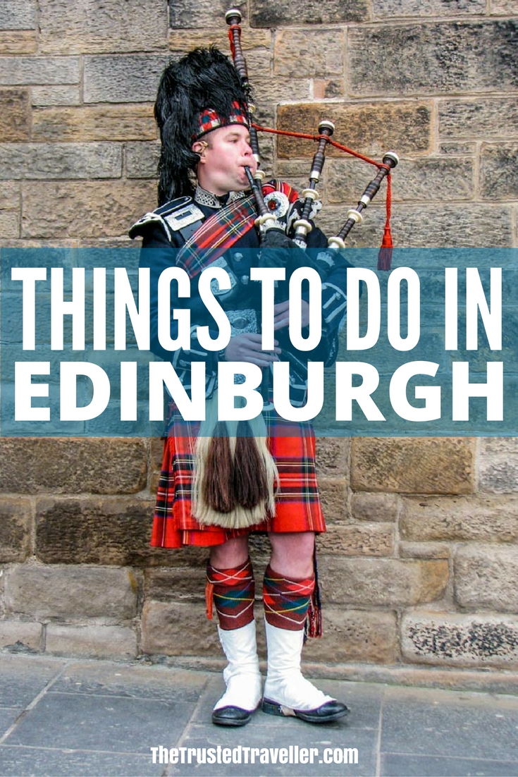 Something you're garanteed to see, a bagpipper on the streets of Edinburgh - Things to Do in Edinburgh - The Trusted Traveller