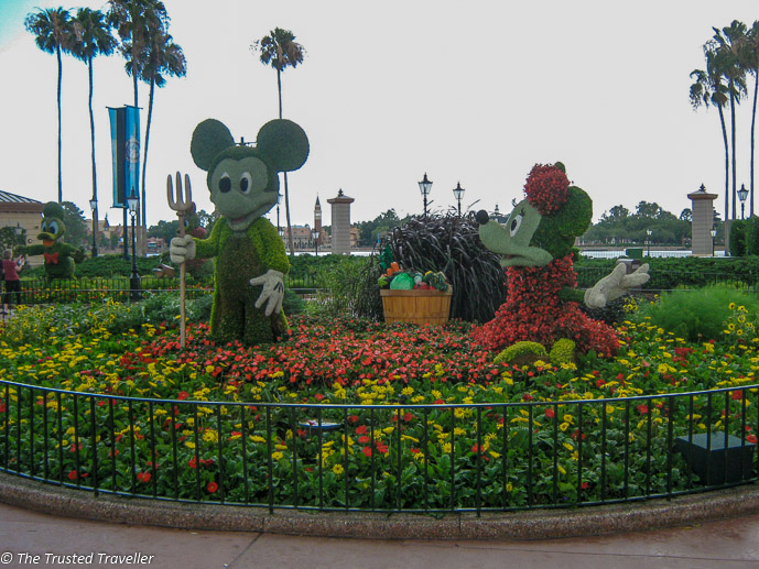 Perfectly shaped hedges at Epcot - Guide to the Orlando Theme Parks - The Trusted Traveller
