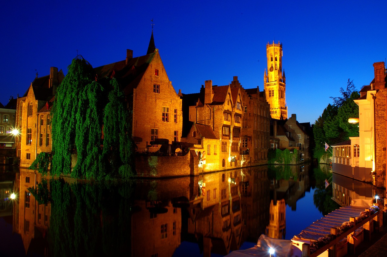 The canals of Bruges in the evening - Belgium Travel Guide - The Trusted Traveller