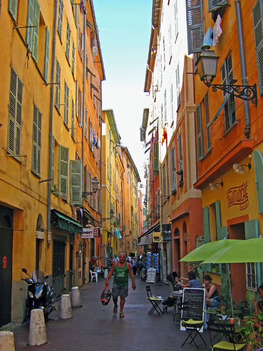 Laneways of the Old Town - The Best of France: A Two Week Itinerary - The Trusted Traveller