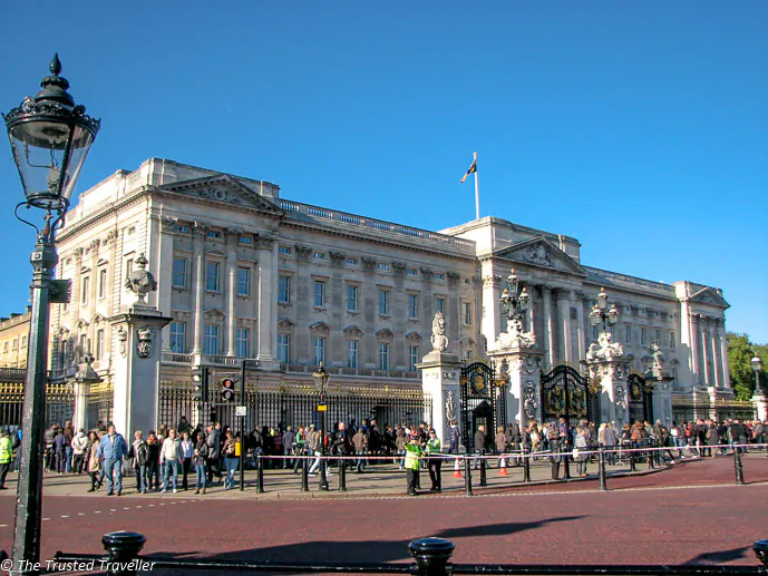 Buckingham Palace, London - See the Best of England: A Three Week Itinerary - The Trusted Traveller